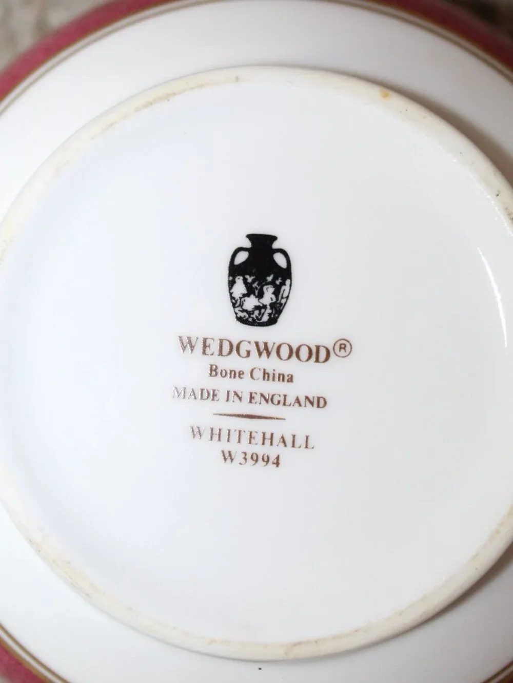 Wedgwood Whitehall W3994 Bone China Powder Ruby Sugar Bowl & Lid